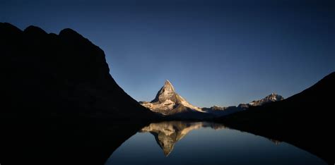 The Matterhorn at sunrise, Zermatt, Switzerland. [OC][6000x2974] : r ...