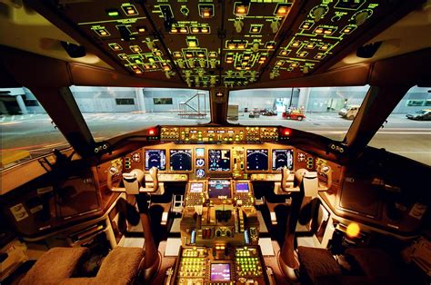 Boeing 777 Cockpit