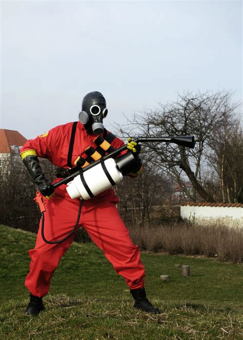 Finally done with my Pyro cosplay :D (I know the flamethrower is bit ...