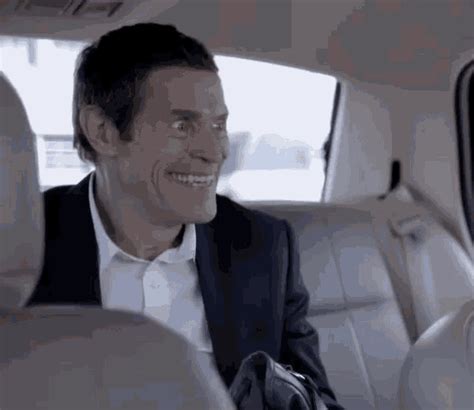 Willem Dafoe Creepy GIF – Willem Dafoe Creepy Smile – discover and ...