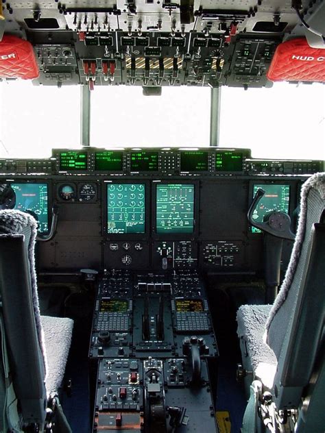 C-17 Globemaster III Cockpit : cockpits