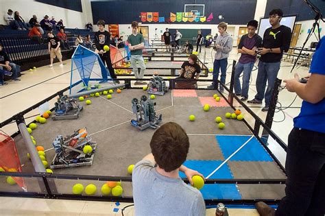 Murphysboro High School hosts its first robotics competition ...