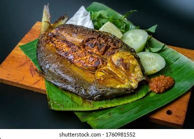 Ikan Bandeng Asap Sambal Lalapan Indonesian Stock Photo 1760981552 ...