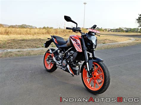 KTM 125 Duke attempts top speed run at Bajaj's Chakan plant [Video]