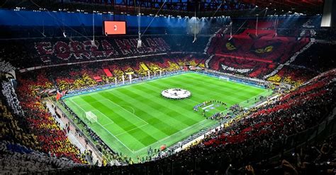 Fans in awe at 'best stadium in the world' after incredible tifo before ...