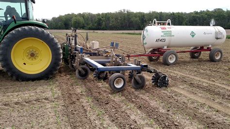 LandRunner 3 Anhydrous Ammonia Applicator - Blu-Jet Fertilizer