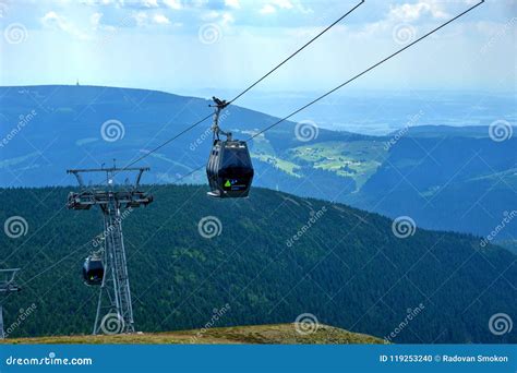 Cableway editorial image. Image of destination, cold - 119253240