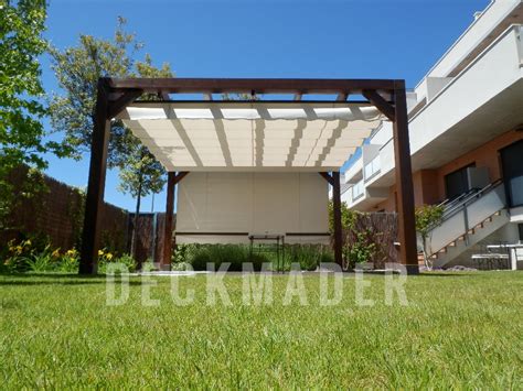 Pérgola de madera con toldo para tu jardín - Deckmader, especialistas ...