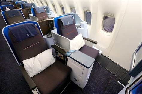 Boeing777300erbusinessclass