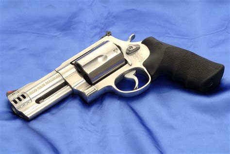 Weapons: Smith & Wesson .500 Magnum