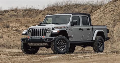 Motorweek Test Drives The 2020 Jeep Gladiator Mojave