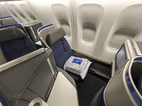 United 777-200 Polaris business class review: worth the upgrade ...