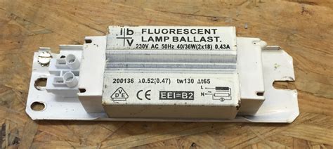 Some measurements on a fluorescent tube and its magnetic ballast