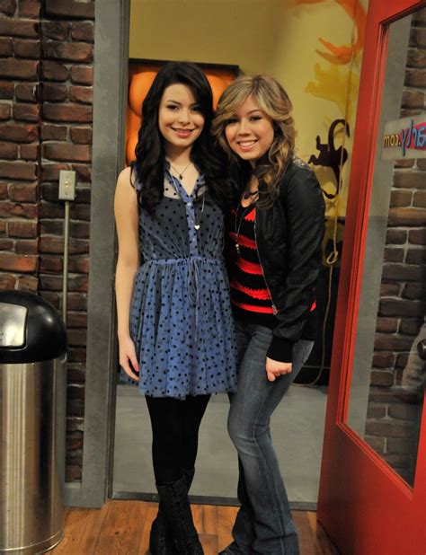 Miranda Cosgrove in iCarly: (Season 6) - Picture 95 of 121 Tv Show ...