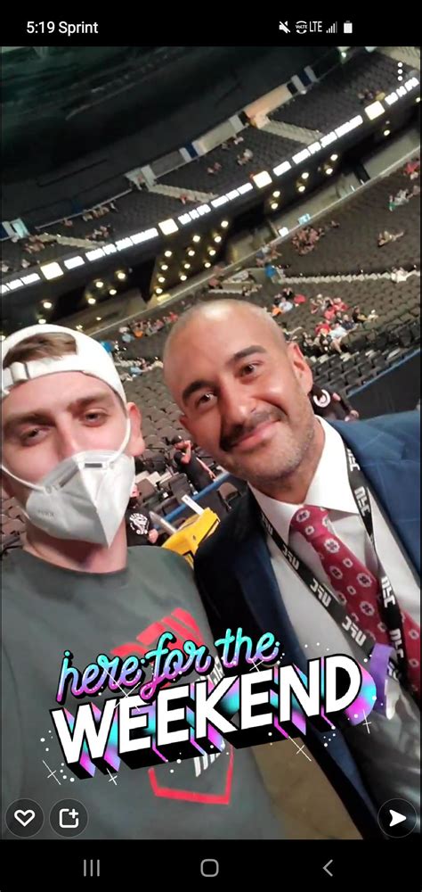 Got a pic with Jon Anik #ufc261 : r/ufc