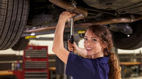 How to Become an Automotive Mechanic - Career Girls - Explore Careers