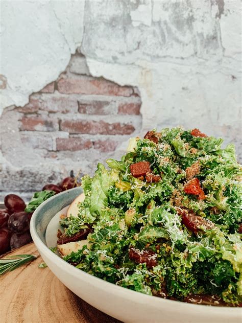 TUSCAN KALE SALAD - thecommunalfeast.com