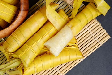 Suman malagkit with coconut caramel sauce - GreedyPanda Foodie Blog