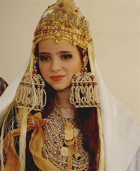 Algerian wedding day | Moroccan bride, Traditional wedding dresses ...