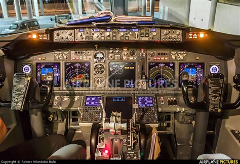 Ryanair Boeing 737-800 photo by Robert Vilardebó Rulo | Helicopter ...