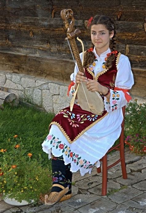 Pin by Rada Рада ЦГ🇷🇸🇲🇪☦️ on Народна ношња - Traditional Dress Around ...