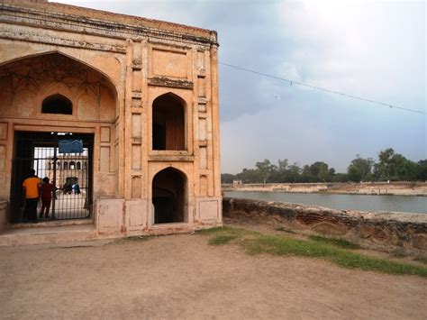 Hiran Minar History Urdu Hiran Minar Pictures Hiran Minar Information ...