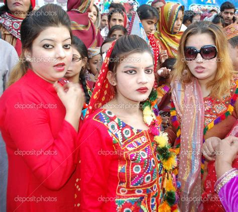 Residents of Hyderabad wearing Sindh traditional dresses celebrating ...