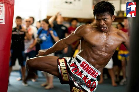 Boxing To World: Buakaw Banchamek Best Muay Thai Fighter