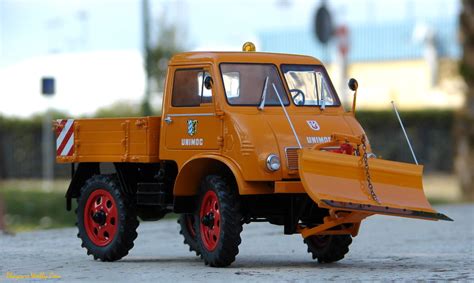 Unimog 401 Snow plow- Schuco