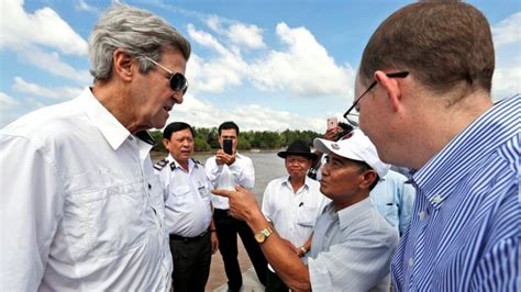 John Kerry finds Vietnam War site where he killed a man - BBC News