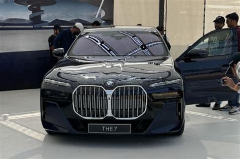 An enthusiast checks out the new G70 BMW 7-Series & shares his thoughts ...