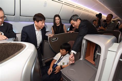 Singapore Airlines receives world’s first Boeing 787-10 Dreamliner ...