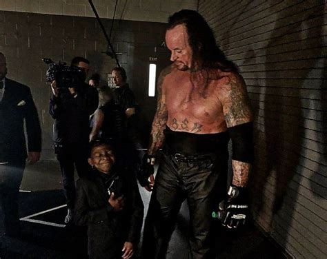 WWE News: Heartwarming photo of The Undertaker backstage at WrestleMania 34