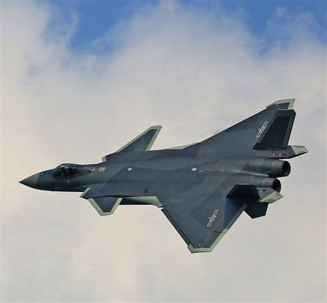 China's Super Stealth J-20 Fighter Jet Makes Debut at Zhuhai Airshow ...