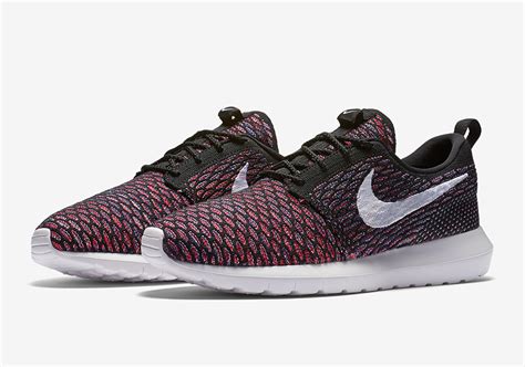 NIke Roshe Flyknit 677243-016 | SneakerNews.com