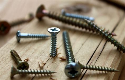 How to Choose the Correct Size Wood Screws