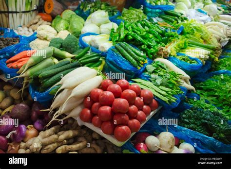 Grocery market, Shanghai, China Stock Photo - Alamy