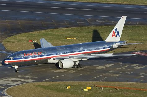 File:American Airlines Boeing 777-200ER Lofting-6.jpg