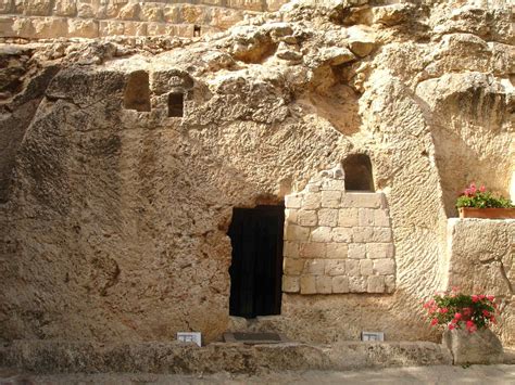 A tour inside the burial site of Jesus Christ, the Garden Tomb ...