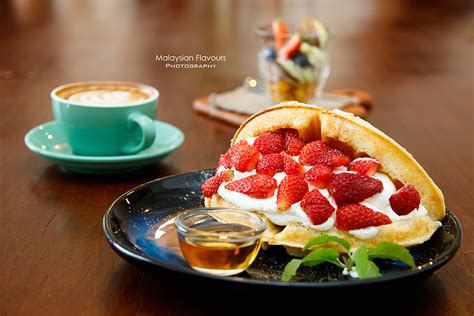 Soft Launch Cafe & Dessert @ Sri Petaling KL: Strawberry Waffle Craze ...