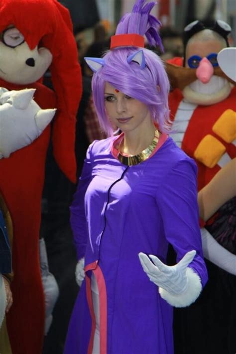 A beautiful Blaze cosplay...even more beautiful when you compare it ...