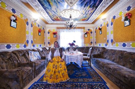 Gypsy Interiors: A Colorful Look Inside the Homes of Wealthy Roma ...