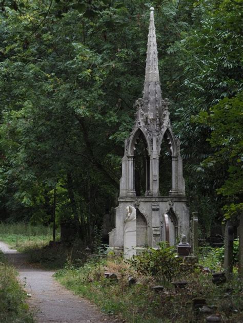 Exploring Tower Hamlets Cemetery Park | Look Up London