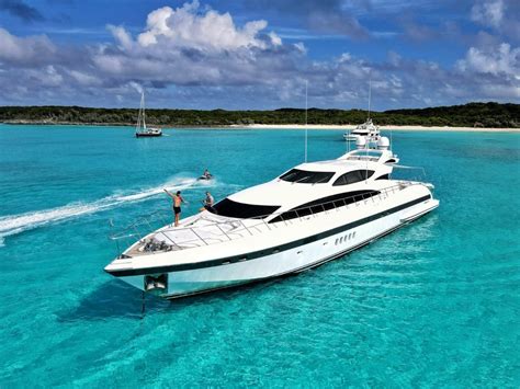 Miami Beach Yacht Charters | 92' Mangusta | LUXURY LINERS – LUXURY ...