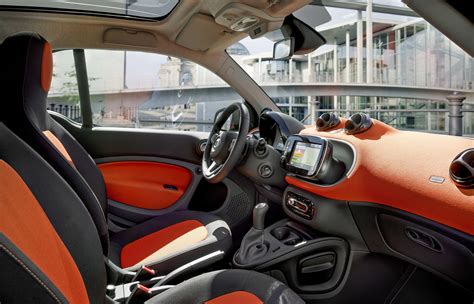 Smart ForTwo Coupe Interior & Infotainment | Carwow