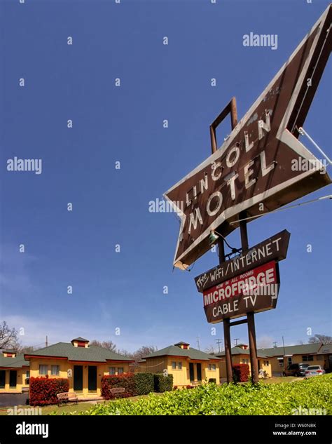 Vintage motel sign hi-res stock photography and images - Alamy