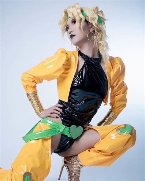 El cosplay de Dio (Jojo's Bizarre Adventure) que explora su 'yo' mujer