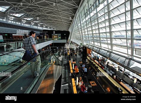 Flughafen zürich abflug -Fotos und -Bildmaterial in hoher Auflösung – Alamy