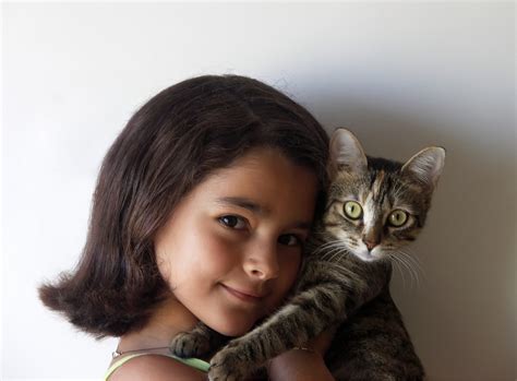 File:Girl and cat.jpg - Wikimedia Commons