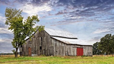 Farm Landscape with Aging Barn Stock Image - Image of grass, crop ...